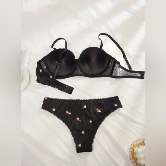 Floral Print Bra & Panties - Picture 5 of 10